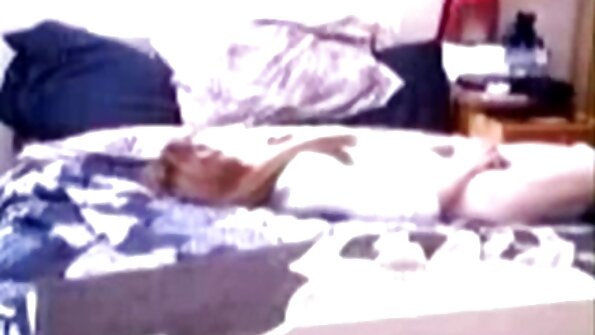 ორი Milfs მიიღეთ Monster Cock